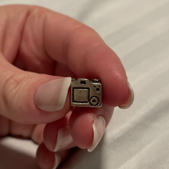 Pandora Camera Charm - Picture 4 of 5
